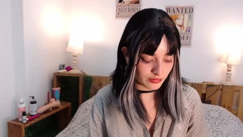 Snapshot of eva_halsey chatting on December 7, 2024, 1:58 am E V A online show from December 7, 2024, 1:58 am