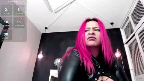 eva_hot_1 online show from May 5, 2026, 1:08 pm