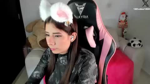 Snapshot of eva_lee18 chatting on January 15, 2025, 7:37 am Eva online show from January 15, 2025, 7:37 am