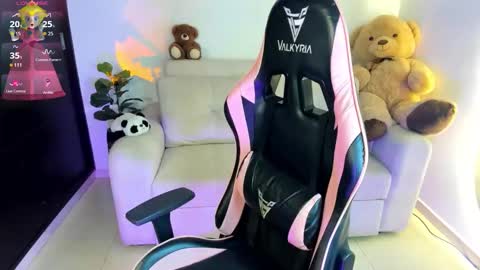 Snapshot of eva_lee18 chatting on November 8, 2025, 12:22 am Eva online show from November 8, 2025, 12:22 am