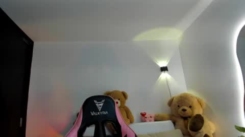 Eva   online show from June 19, 2026, 4:28 am