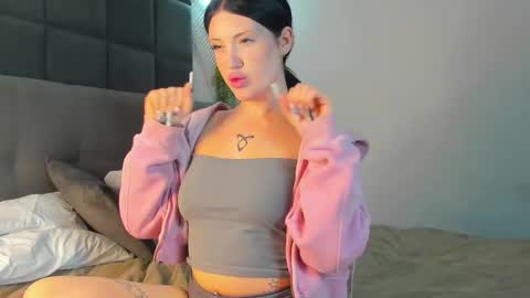 Snapshot of eva_lovevy chatting on November 25, 2025, 9:20 am Eva online show from November 25, 2025, 9:20 am