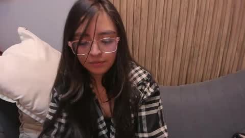 Snapshot of eva_macalliter chatting on December 4, 2024, 6:33 am Angelinne online show from December 4, 2024, 6:33 am