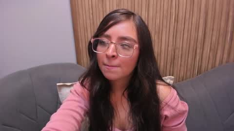 Snapshot of eva_macalliter chatting on December 6, 2024, 9:21 am Angelinne online show from December 6, 2024, 9:21 am