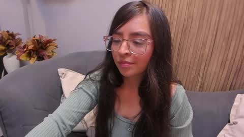 Snapshot of eva_macalliter chatting on December 20, 2024, 6:29 am Angelinne online show from December 20, 2024, 6:29 am