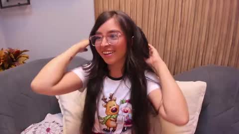 Snapshot of eva_macalliter chatting on December 24, 2024, 4:00 am Angelinne online show from December 24, 2024, 4:00 am