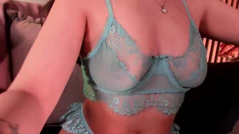 Angelinne online show from March 19, 2026, 2:37 am