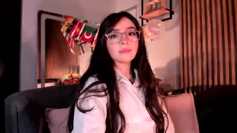 Angelinne online show from July 9, 2026, 3:32 am