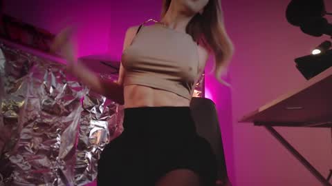 Snapshot of eva_quagmire chatting on February 14, 2025, 7:12 pm Eva online show from February 14, 2025, 7:12 pm