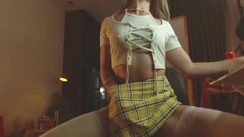 Snapshot of eva_quagmire chatting on October 12, 2025, 6:23 am Eva online show from October 12, 2025, 6:23 am