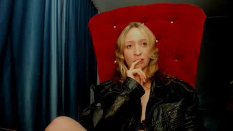 Snapshot of eva_rikchter chatting on October 10, 2025, 9:36 pm Ice Goddess online show from October 10, 2025, 9:36 pm