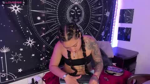 Snapshot of eva_sanderslee chatting on October 15, 2025, 8:03 am Eva online show from October 15, 2025, 8:03 am