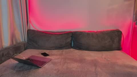 eva_simon__ online show from April 25, 2026, 1:41 pm