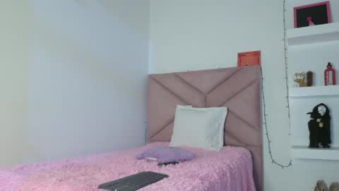 Snapshot of eva_sin18 chatting on May 2, 2026, 11:10 pm Eva Sin online show from May 2, 2026, 11:10 pm