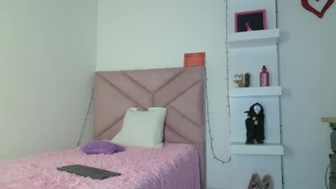 Snapshot of eva_sin18 chatting on May 3, 2026, 11:33 pm Eva Sin online show from May 3, 2026, 11:33 pm