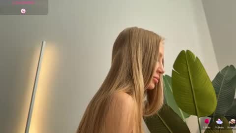 Snapshot of eva_vex chatting on July 29, 2026, 3:59 am Hello Im Eva online show from July 29, 2026, 3:59 am