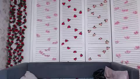 Eva online show from November 24, 2025, 8:14 am