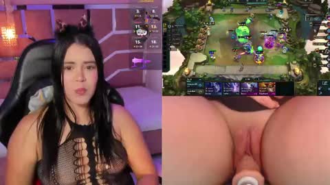 Snapshot of evabloom_ chatting on April 17, 2026, 9:29 pm EvaBloom online show from April 17, 2026, 9:29 pm