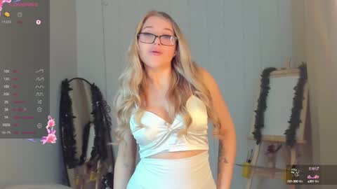 Snapshot of evacadooo chatting on December 18, 2024, 5:37 am Eva online show from December 18, 2024, 5:37 am