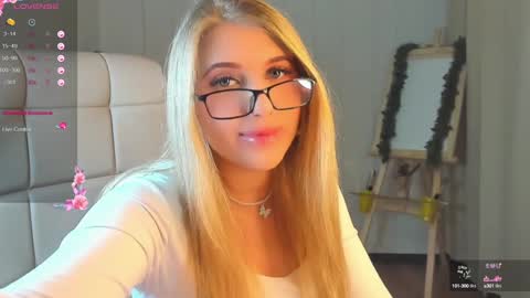 Snapshot of evacadooo chatting on December 22, 2024, 5:45 am Eva online show from December 22, 2024, 5:45 am