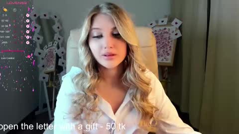 Snapshot of evacadooo chatting on February 18, 2025, 5:53 am Eva online show from February 18, 2025, 5:53 am