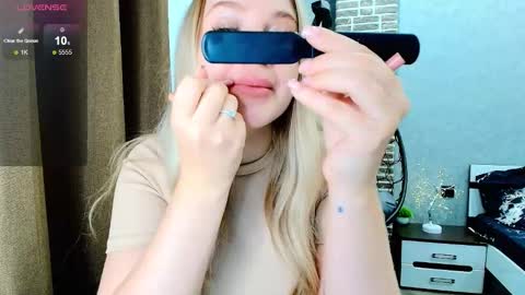 Snapshot of evacadooo chatting on September 11, 2025, 2:00 am Eva online show from September 11, 2025, 2:00 am