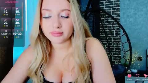 Snapshot of evacadooo chatting on September 23, 2025, 3:20 am Eva online show from September 23, 2025, 3:20 am