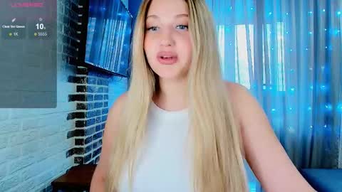 Snapshot of evacadooo chatting on October 19, 2025, 9:43 am Eva online show from October 19, 2025, 9:43 am