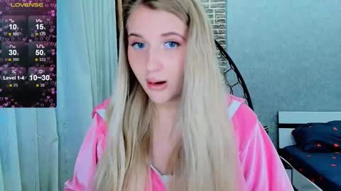 Snapshot of evacadooo chatting on October 29, 2025, 10:50 am Eva online show from October 29, 2025, 10:50 am