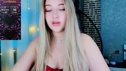 Snapshot of evacadooo chatting on November 26, 2025, 4:57 am Eva online show from November 26, 2025, 4:57 am