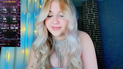 Snapshot of evacadooo chatting on December 4, 2025, 4:33 am Eva online show from December 4, 2025, 4:33 am