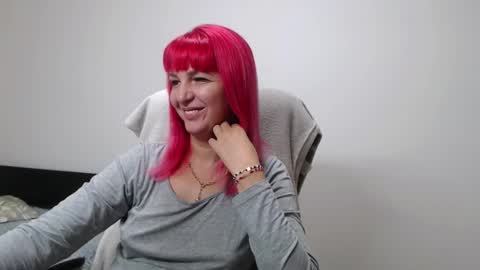 Snapshot of evadesireone chatting on October 1, 2025, 6:36 pm EvadesireONE online show from October 1, 2025, 6:36 pm