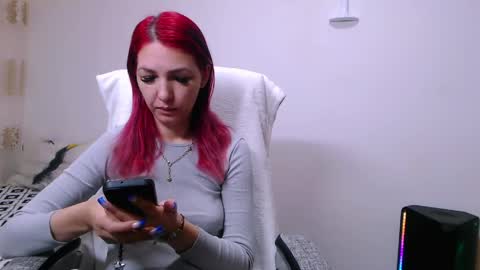 EvadesireONE online show from May 12, 2026, 9:06 am