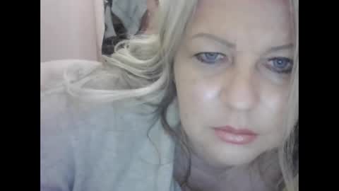 evafrench1991 online show from November 21, 2025, 5:06 am