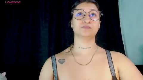 Evah Lee online show from July 14, 2026, 3:33 am