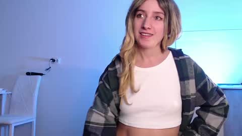 Snapshot of evahailey_ chatting on February 12, 2025, 5:15 am Eva online show from February 12, 2025, 5:15 am