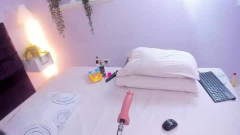 Snapshot of evahalston chatting on September 10, 2025, 12:10 am evahalston online show from September 10, 2025, 12:10 am