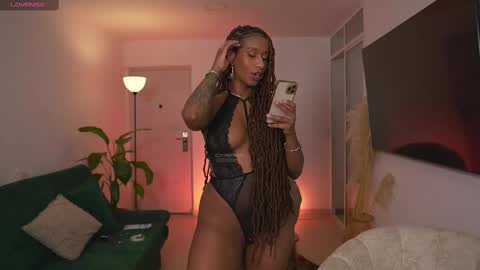 evajacksss_ online show from February 11, 2025, 10:28 pm