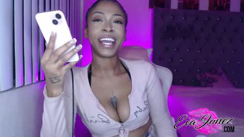 Snapshot of evajonez chatting on January 23, 2025, 7:22 am Eva online show from January 23, 2025, 7:22 am