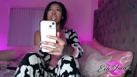 Snapshot of evajonez chatting on February 27, 2025, 1:38 am Eva online show from February 27, 2025, 1:38 am