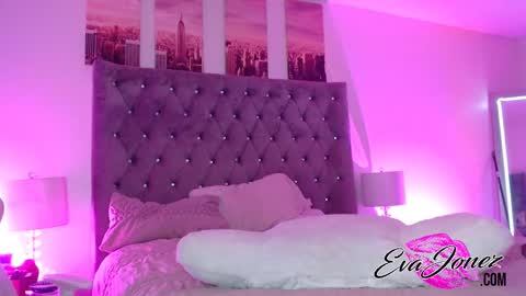 Snapshot of evajonez chatting on September 10, 2025, 7:52 am Eva online show from September 10, 2025, 7:52 am