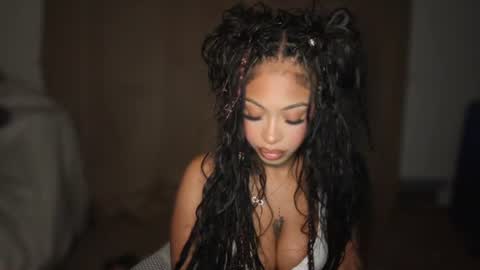 Snapshot of evajonez chatting on June 18, 2026, 2:01 am Eva online show from June 18, 2026, 2:01 am