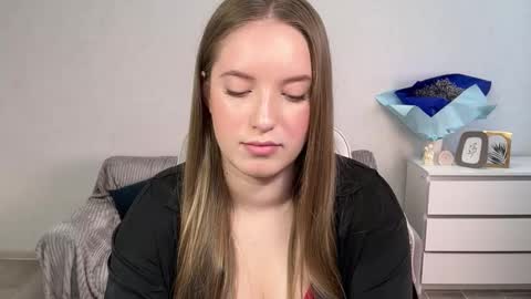 Snapshot of evajuly chatting on September 21, 2025, 5:31 am Eva online show from September 21, 2025, 5:31 am