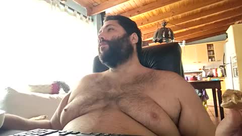 evaluz93 online show from April 14, 2026, 6:14 pm