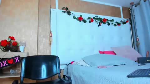 evamilf24 online show from April 24, 2026, 12:51 pm