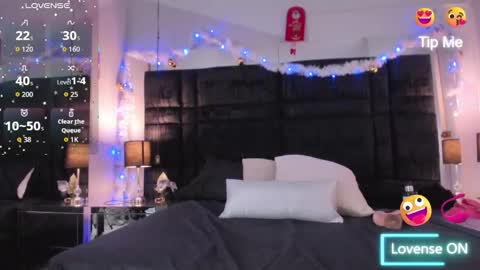 Snapshot of evamilfxxx chatting on November 18, 2025, 11:58 am Eva online show from November 18, 2025, 11:58 am