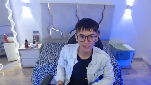 evan_tay online show from February 1, 2026, 3:05 am
