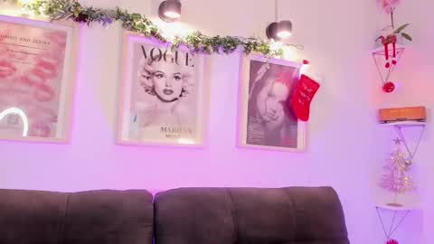 Evan voss  help me get 200 likesindependent model online show from December 20, 2025, 3:30 pm