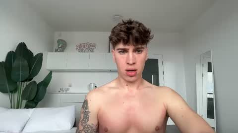 Snapshot of evan_white_ chatting on June 25, 2026, 7:46 am evan_white_ online show from June 25, 2026, 7:46 am