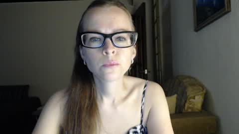 Snapshot of evangeline06 chatting on May 26, 2026, 9:27 am YourMistress online show from May 26, 2026, 9:27 am